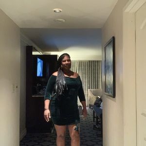 Green Dress worn 1 time , has a nice stretch